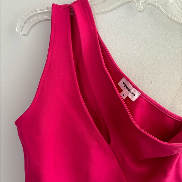 superdown Nava Asymmetrical mini dress in hot pink - Picture 5 of 8
